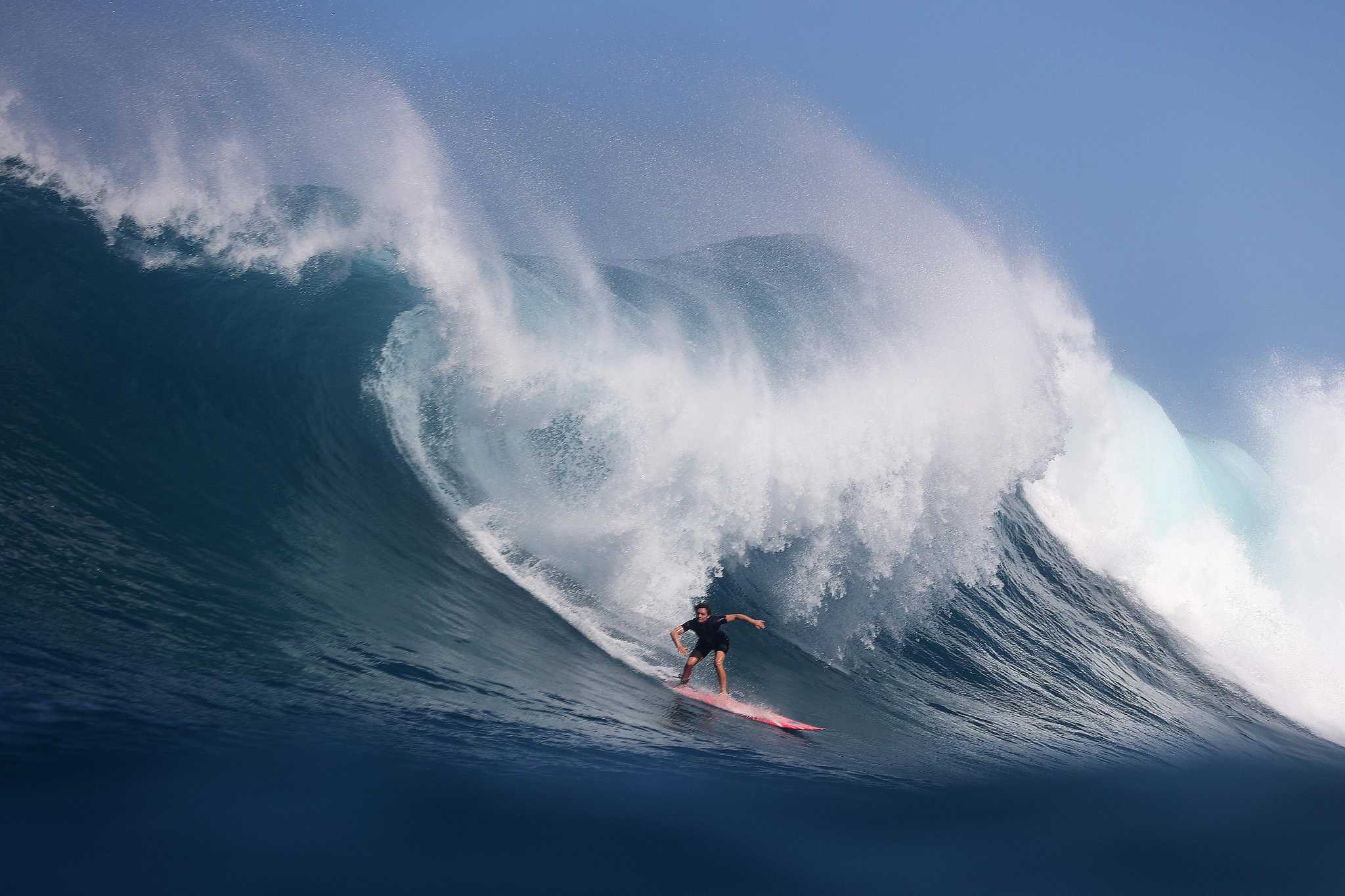 Peter Mel, Bianca Valenti amongst NorCal surfers having fun with epic month in Oahu